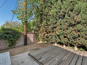 15743 Covello Street, Lake Balboa CA 91406