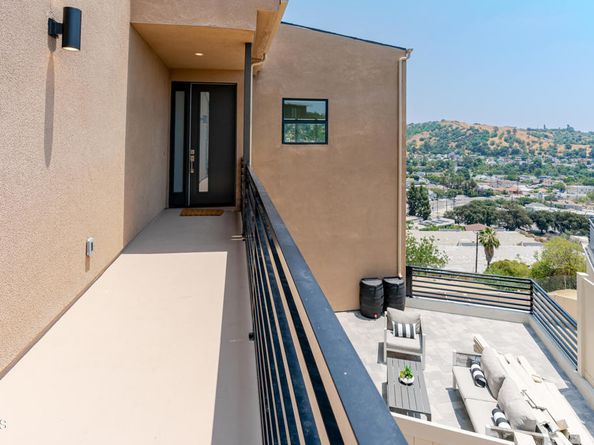 3874 W Point Drive, Los Angeles CA 90065
