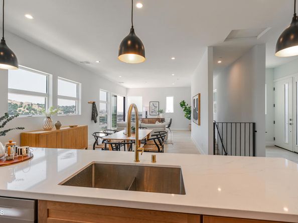 3874 W Point Drive, Los Angeles CA 90065