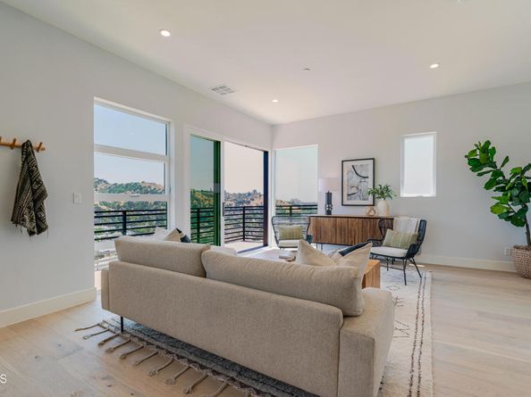 3874 W Point Drive, Los Angeles CA 90065