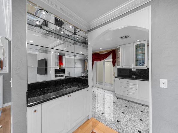 1118 Oberlin Drive, Glendale CA 91205