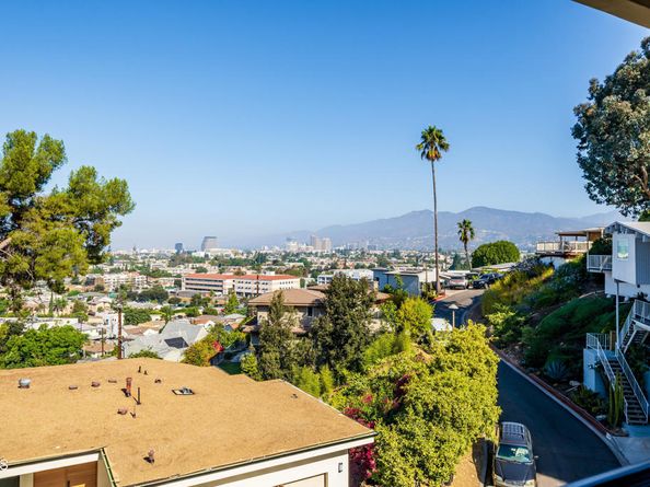 1118 Oberlin Drive, Glendale CA 91205