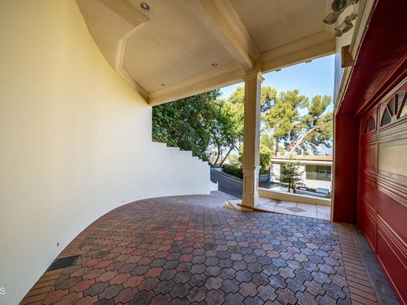1118 Oberlin Drive, Glendale CA 91205