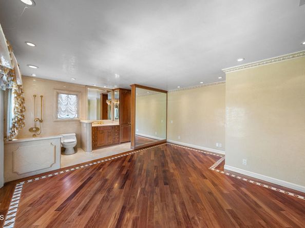 1118 Oberlin Drive, Glendale CA 91205