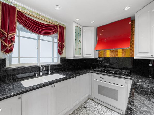 1118 Oberlin Drive, Glendale CA 91205