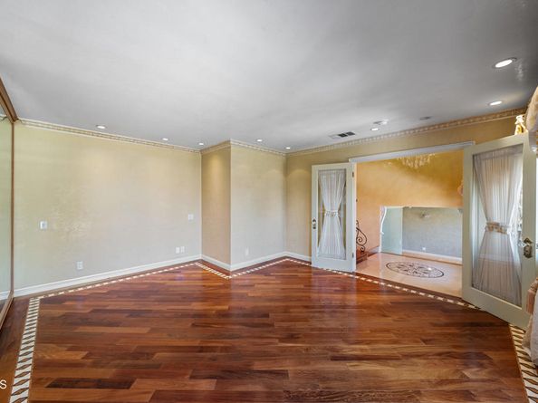 1118 Oberlin Drive, Glendale CA 91205