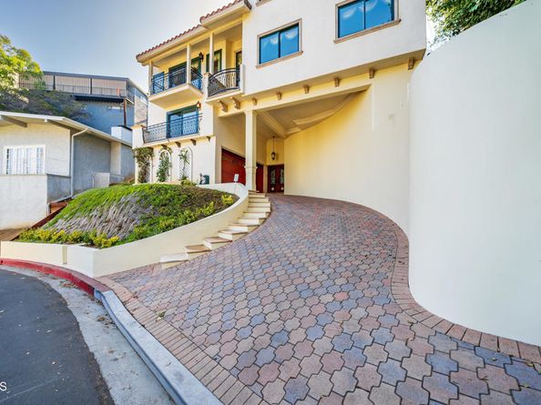 1118 Oberlin Drive, Glendale CA 91205