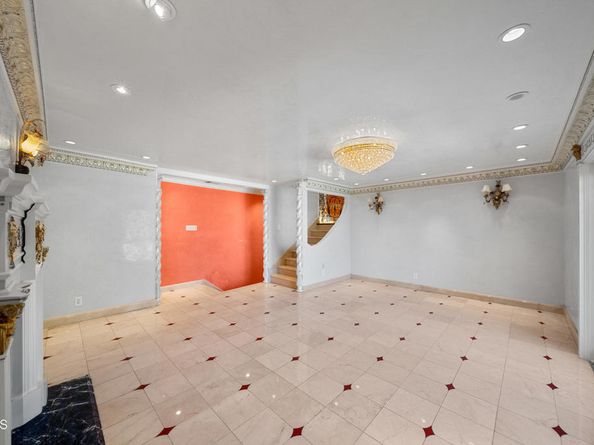1118 Oberlin Drive, Glendale CA 91205