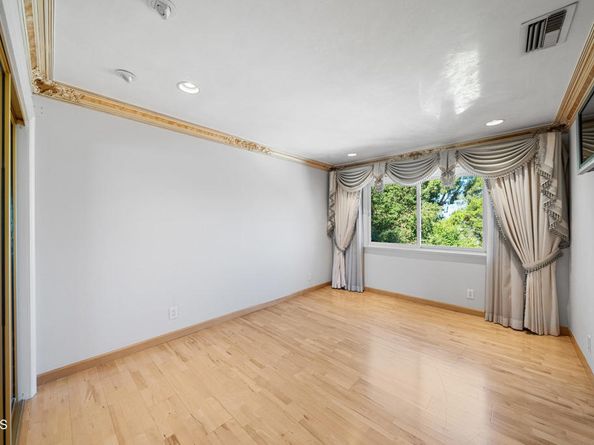 1118 Oberlin Drive, Glendale CA 91205