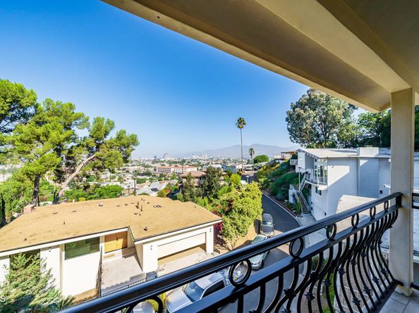 1118 Oberlin Drive, Glendale CA 91205