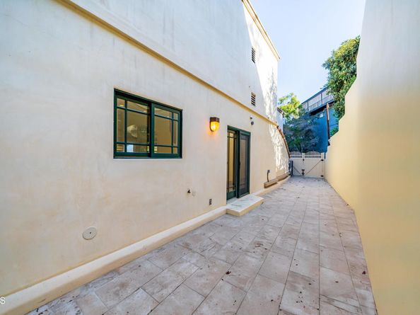1118 Oberlin Drive, Glendale CA 91205