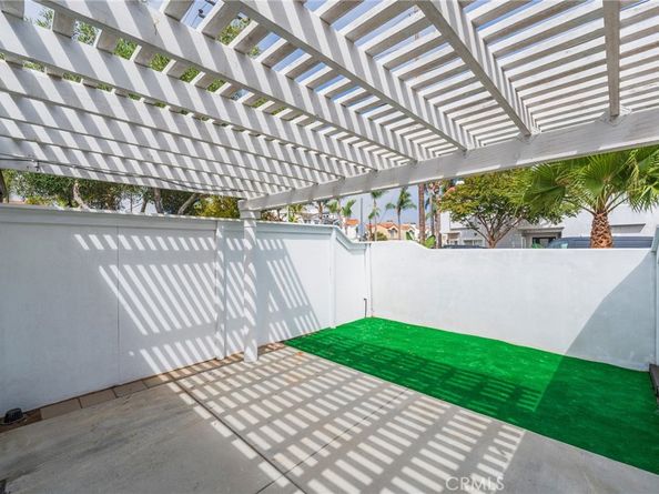 402 Indianapolis Avenue, Huntington Beach CA 92648