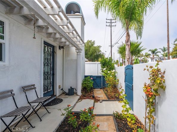 402 Indianapolis Avenue, Huntington Beach CA 92648