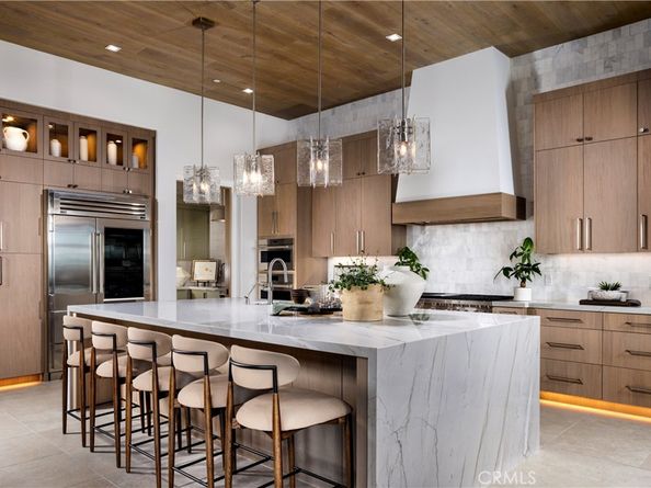 552 Peninsula, Irvine CA 92602