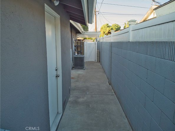 6091 DUNDEE Drive, Huntington Beach CA 92647