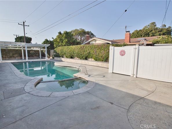 6091 DUNDEE Drive, Huntington Beach CA 92647