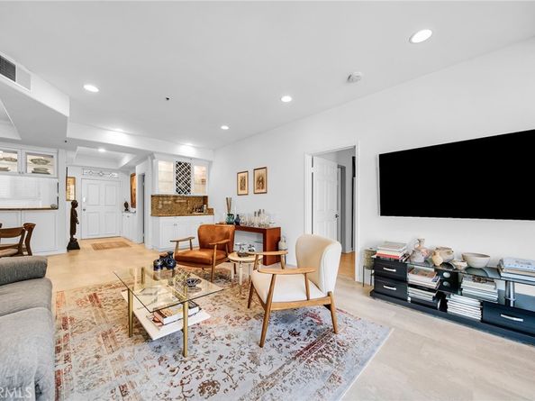 10824 Bloomfield Street 106, Toluca Lake CA 91602