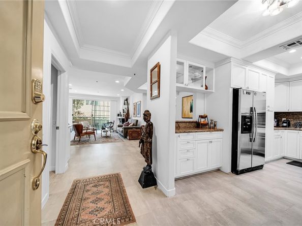 10824 Bloomfield Street 106, Toluca Lake CA 91602