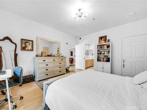 10824 Bloomfield Street 106, Toluca Lake CA 91602