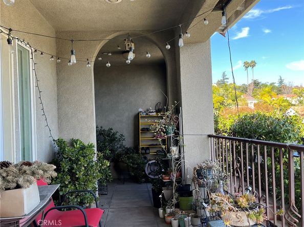 2051 N Catalina street, Los Angeles CA 90027