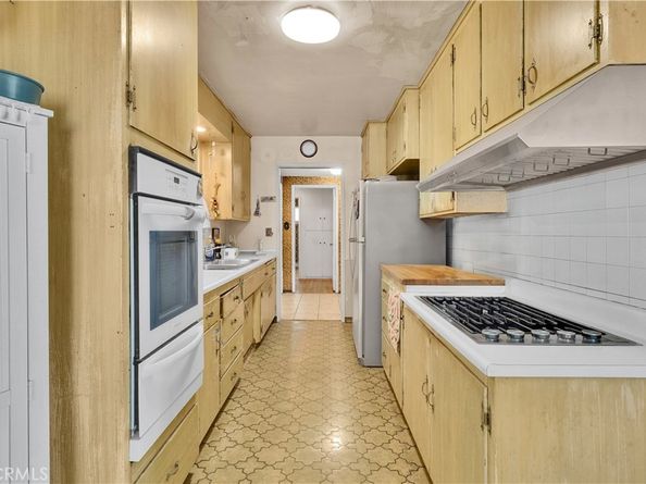1137 N Pasadena Avenue, Azusa CA 91702