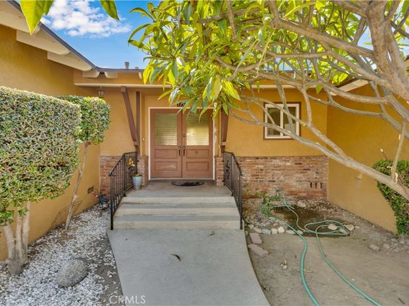 1137 N Pasadena Avenue, Azusa CA 91702