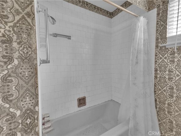 1137 N Pasadena Avenue, Azusa CA 91702