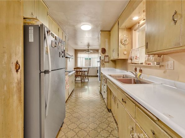 1137 N Pasadena Avenue, Azusa CA 91702