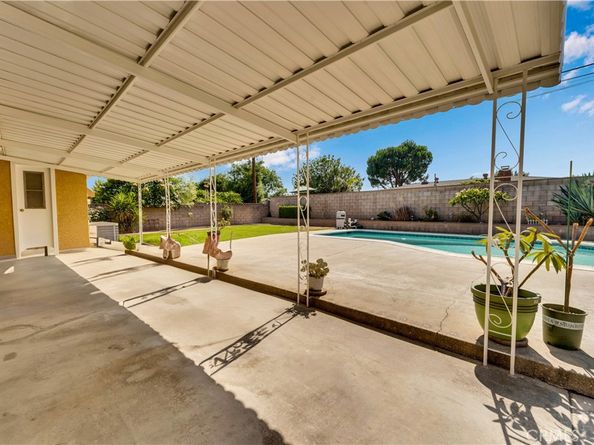 1137 N Pasadena Avenue, Azusa CA 91702