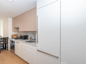 877 Francisco Street 819, Los Angeles CA 90017
