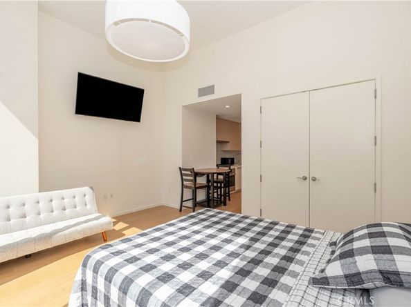 877 Francisco Street 819, Los Angeles CA 90017