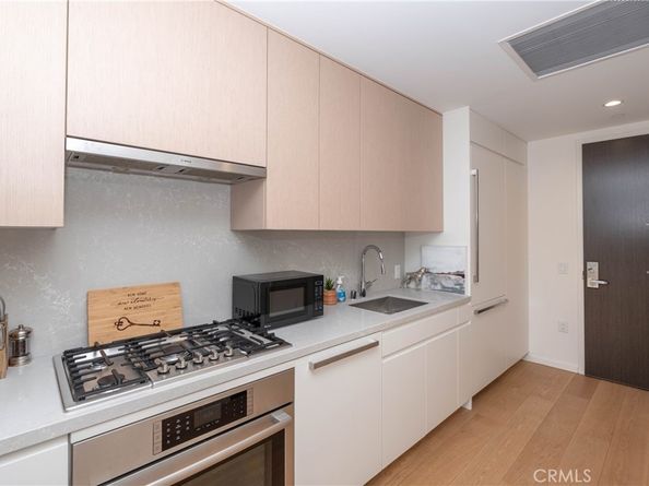 877 Francisco Street 819, Los Angeles CA 90017