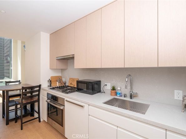 877 Francisco Street 819, Los Angeles CA 90017