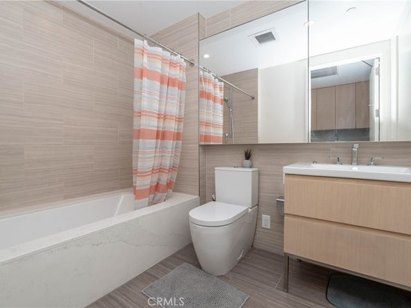877 Francisco Street 819, Los Angeles CA 90017