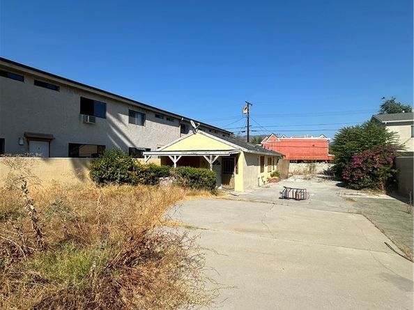 2310 N Catalina Street, Burbank CA 91504