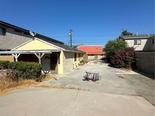 2310 N Catalina Street, Burbank CA 91504