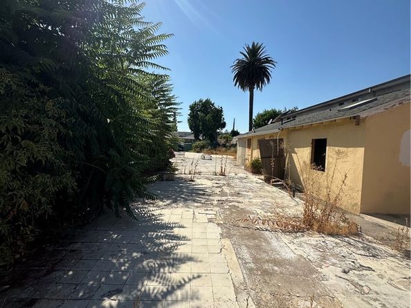 2310 N Catalina Street, Burbank CA 91504