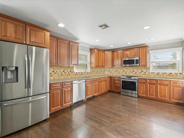 2007 Brook Place, Bellmore NY 11710