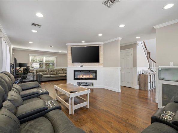 2007 Brook Place, Bellmore NY 11710