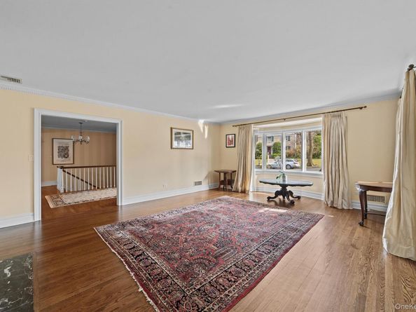 52 Oakledge Road, Bronxville NY 10708