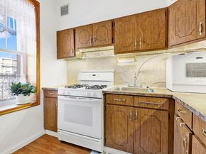 68-21 75 Street, Middle Village NY 11379