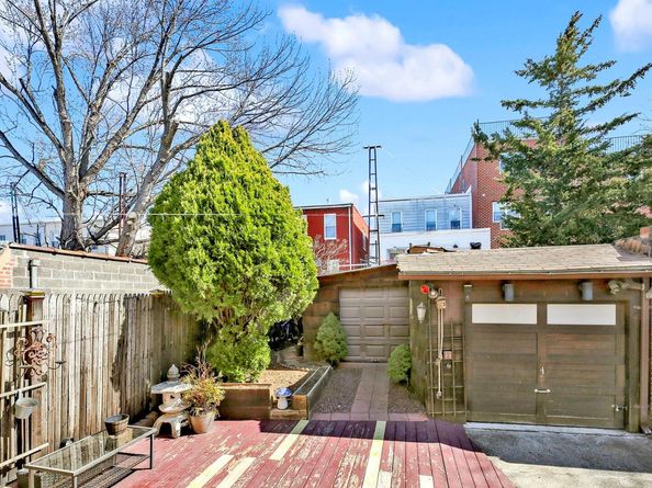 68-21 75 Street, Middle Village NY 11379