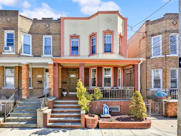 68-21 75 Street, Middle Village NY 11379