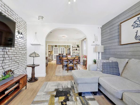68-21 75 Street, Middle Village NY 11379