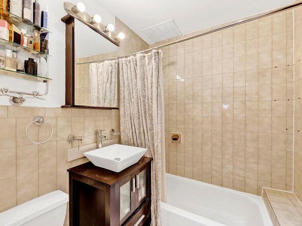 68-21 75 Street, Middle Village NY 11379