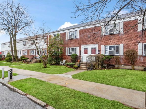 221-15 Manor Road UPPER, Queens Village NY 11427