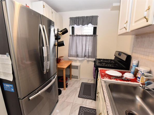 87-30 204 Street B48, Hollis NY 11423