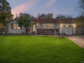 14 Urn Court, Brentwood NY 11717