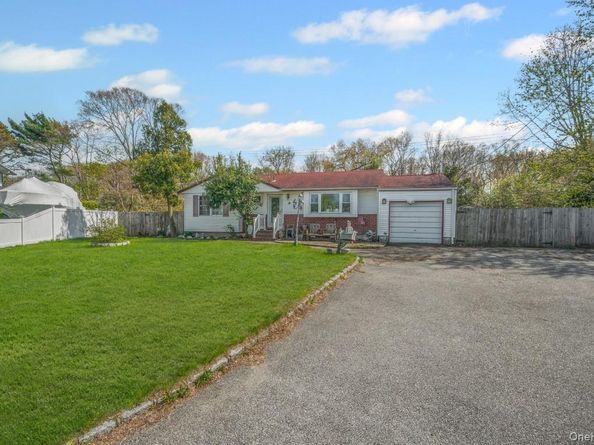 14 Urn Court, Brentwood NY 11717