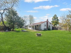 14 Urn Court, Brentwood NY 11717
